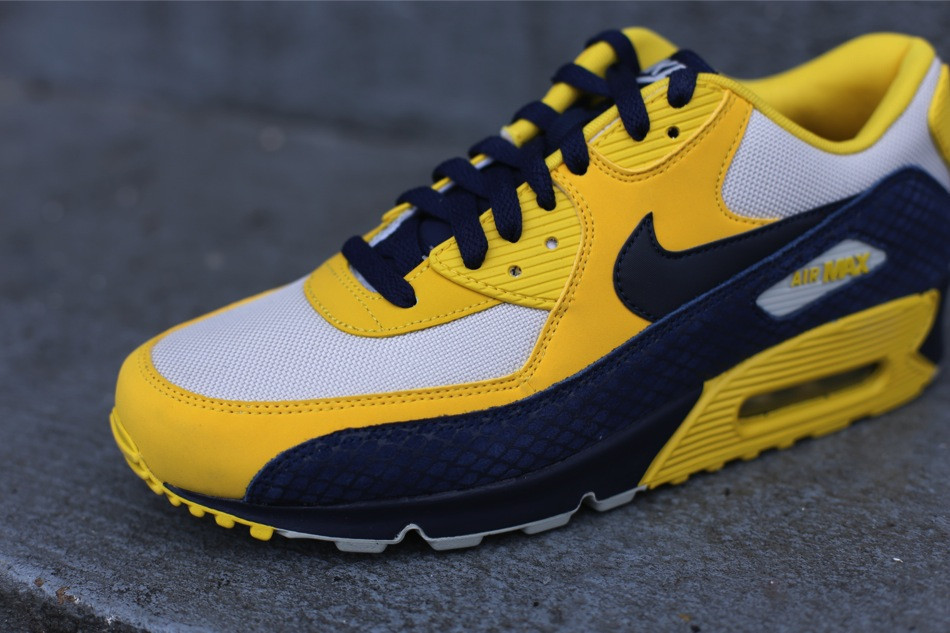 Nike Air Max 90 Premium Snake Vivid Sulfur Obsidian Light Bone 3