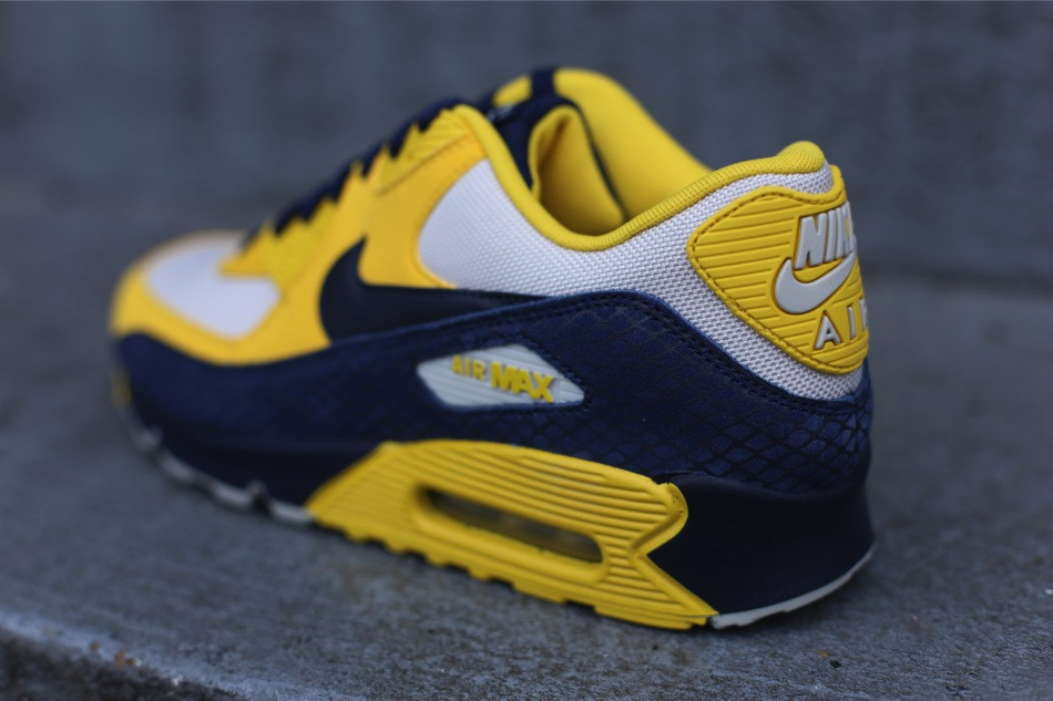 Nike Air Max 90 Premium Snake Vivid Sulfur Obsidian Light Bone 4