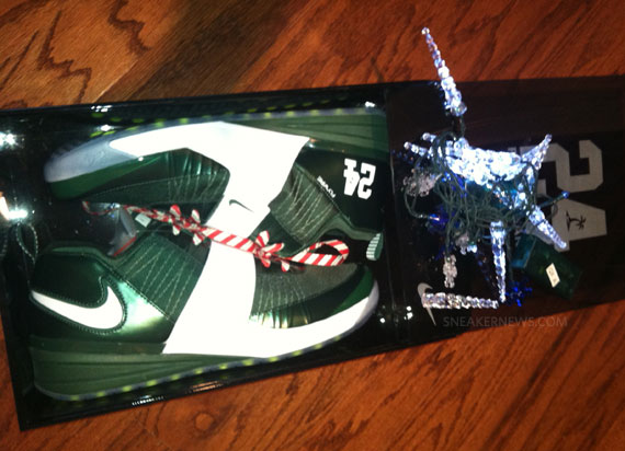 Nike Zoom Revis "Candy Cane" Christmas Package