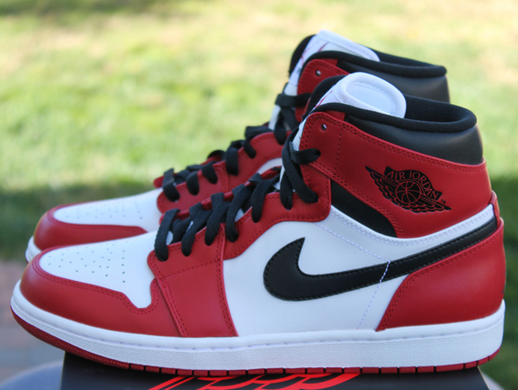 Air Jordan 1 High Bulls Release Reminder SneakerNews