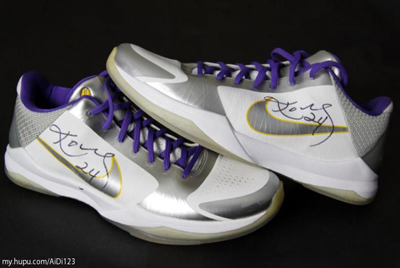 Kobe Bryant Autograph Set 13