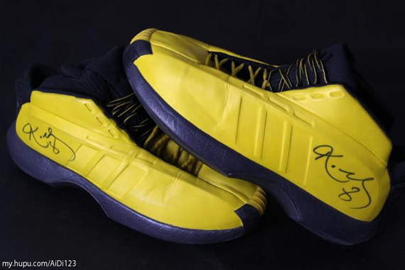 Kobe Bryant Autographed Sneaker Showcase - SneakerNews.com