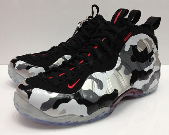 foamposite white black hyper royal