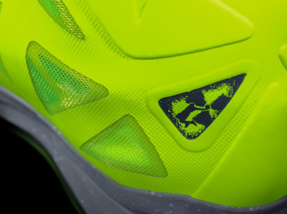 Nike LeBron X "Volt Dunkman"