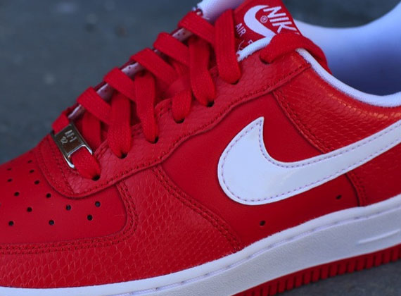 Nike WMNS Air Force 1 “Snake” – Hyper Red