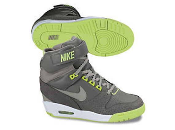 we Frenzy Independence Nike WMNS Air Revolution Sky Hi - SneakerNews.com