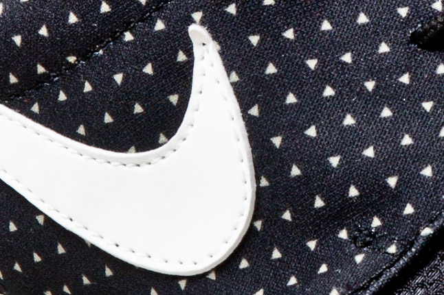 Nike Wmns Roshe Run Night Snow 3