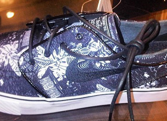 Janoski on sale dark floral