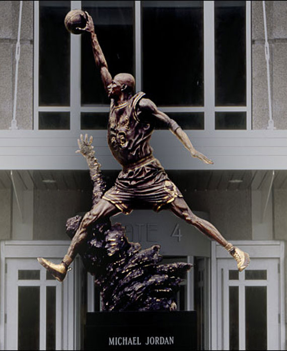 50 Iconic Michael Jordan Photos 30