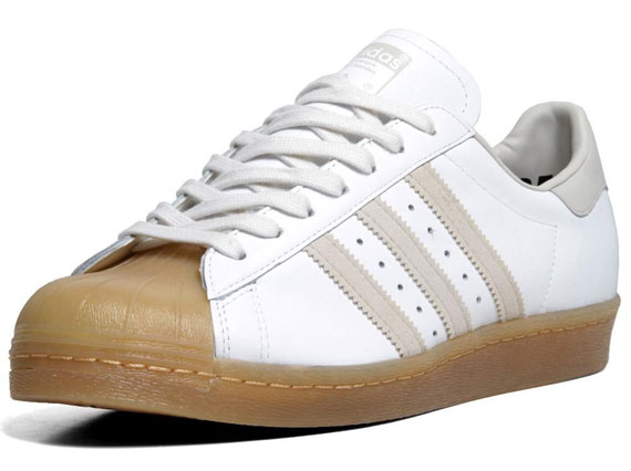 volgorde tegenkomen wetenschappelijk adidas Originals Superstar 80s - White - Gum - SneakerNews.com