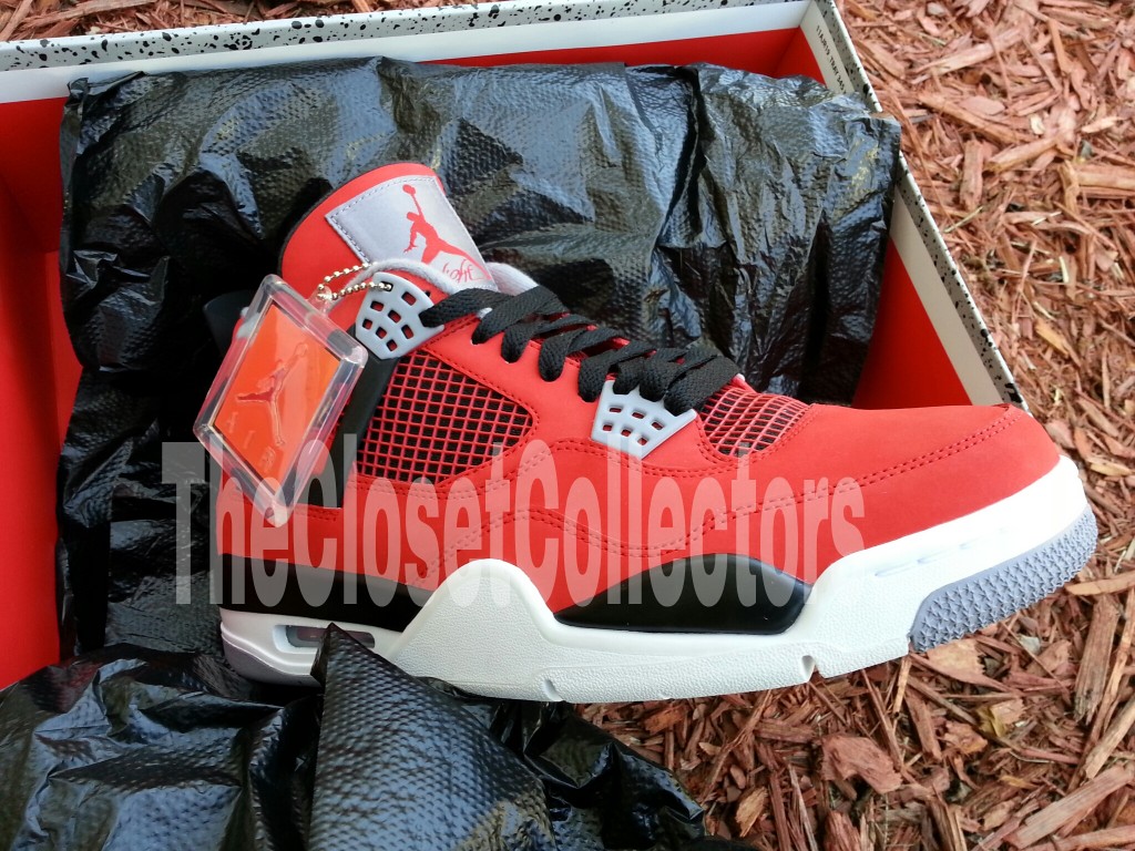 air-jordan-iv-fire-red-white-black-cement-grey-06 Air Jordan Iv Fire Red White Black Cement Grey 06