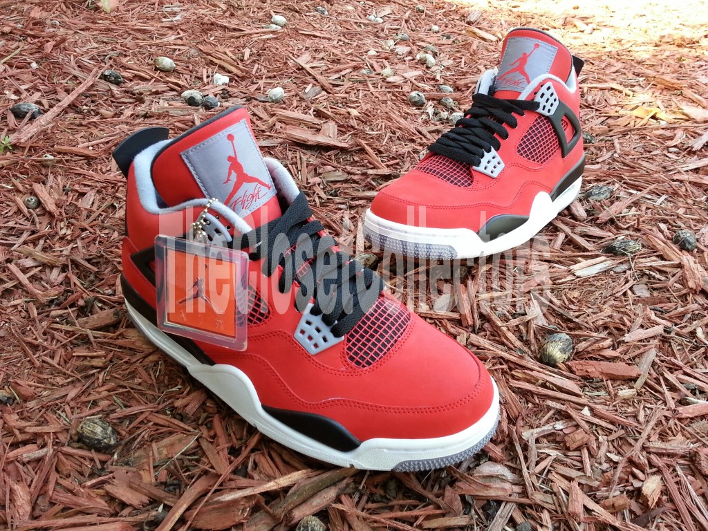 air-jordan-iv-fire-red-white-black-cement-grey-09 Air Jordan Iv Fire Red White Black Cement Grey 09