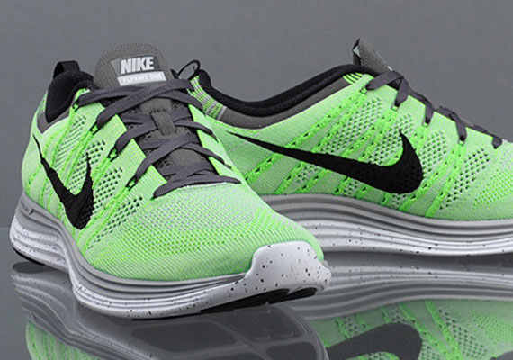 Nike flyknit hotsell black and green