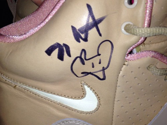 Nike Air Jordan 4 Red Thunder UK9.5 US10.5 Autographed By Kanye West