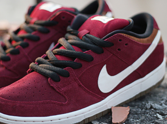 burgundy nikes