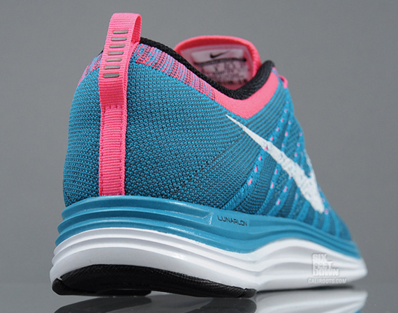 Turquoise Pink Flyknit One 03