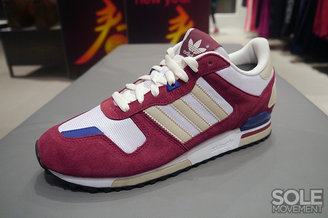赤本 adidas Originals ZX 700 