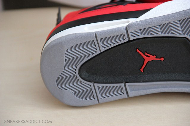 Air Jordan 4 Fire Red Nubuck 04