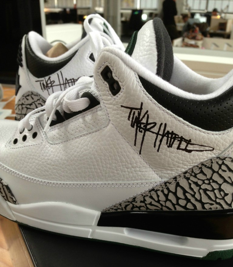 Air Jordan Iii Oregon Tinker Hatfield Autographed Pair 05