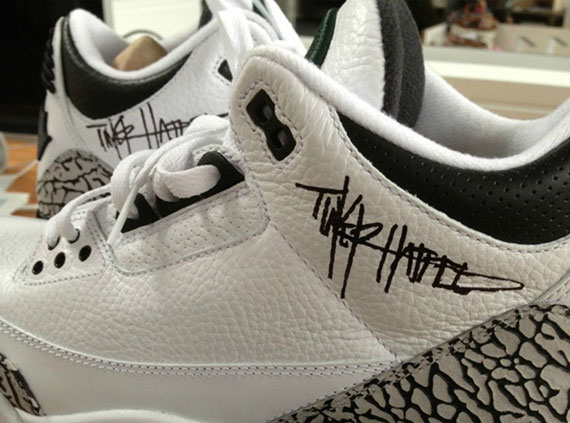 Air Jordan III "Oregon" - Tinker Hatfield Autographed Pair