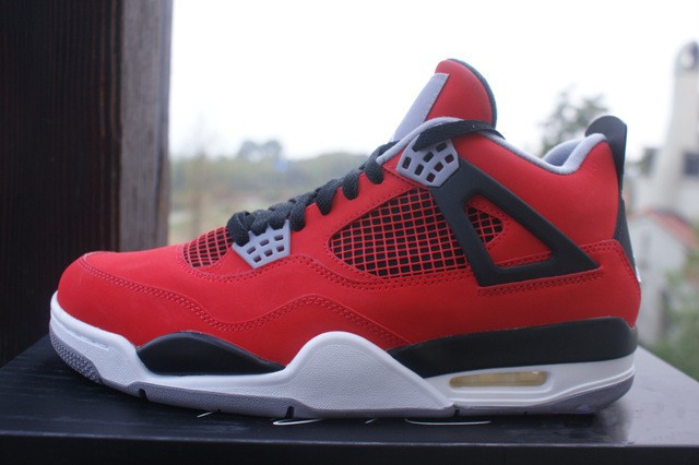 Air Jordan IV Toro Bravo
