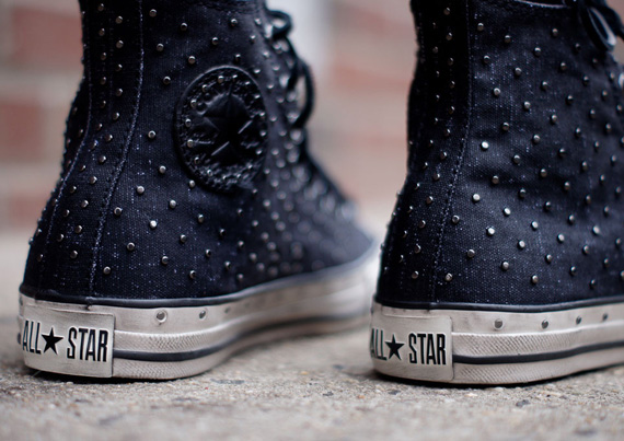 black converse with studs