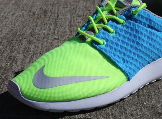 Nike Rosherun FB – Current Blue – Hot Lime – Chrome | Available