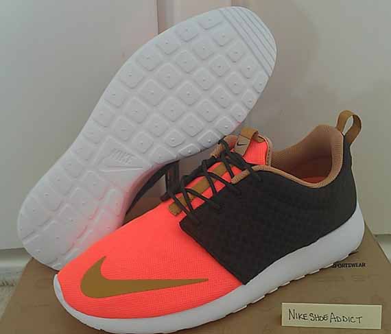 Nike Rosherun Fb Sequoia Metallic Gold Total Orange White 5