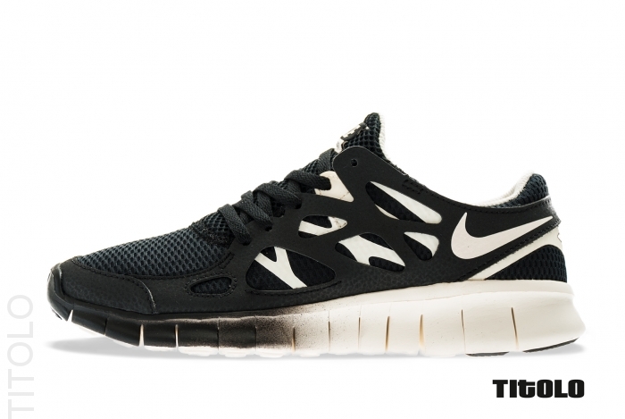 Nike Wmns Free Run 2 Black White 1