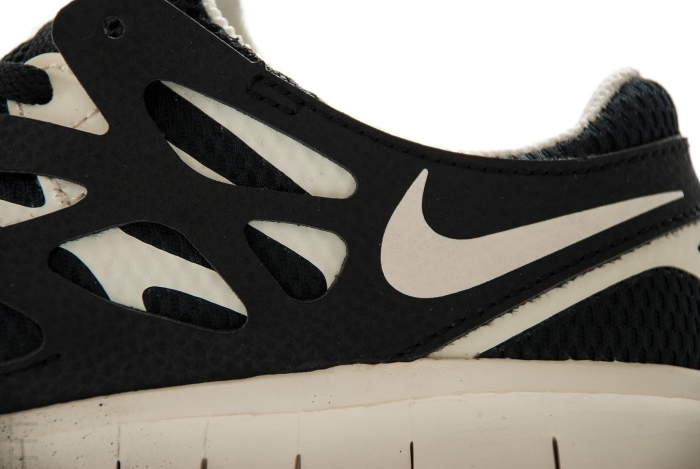 Nike Wmns Free Run 2 Black White 2