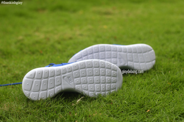 Nike Wmns Roshe Run Woven Royal Blue White 4