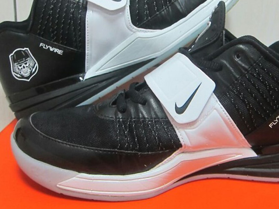 Nike Zoom Revis "Brooklyn Nets" Sample