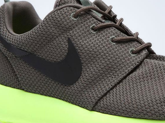 Nike Roshe Run - Tarp Green - Deep Smoke