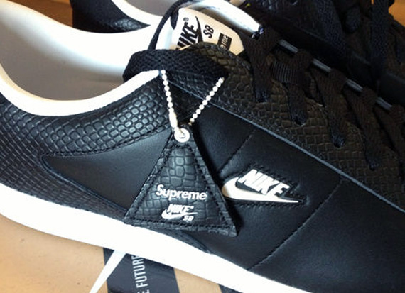 Supreme x Nike SB Tennis Classic – Black