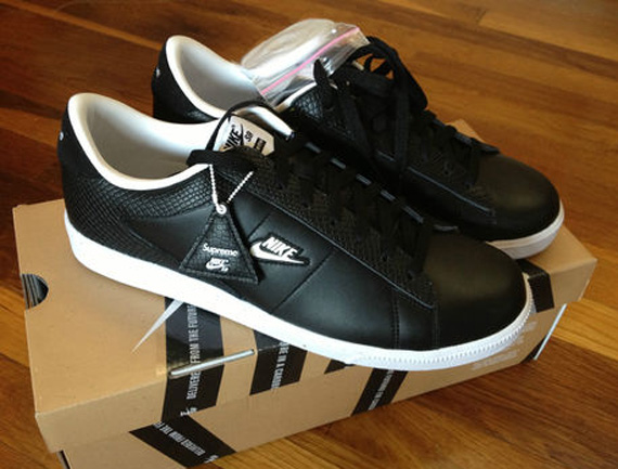 Activeren niet verwant Daarom Supreme x Nike SB Tennis Classic - Black - SneakerNews.com