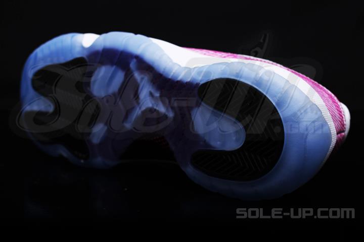 Air Jordan Xi Low Gs White Pink Snakeskin 03