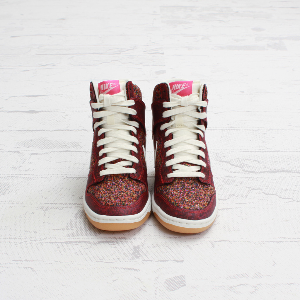 Liberty Nike Wmns Dunk Sky High Pink Force 3