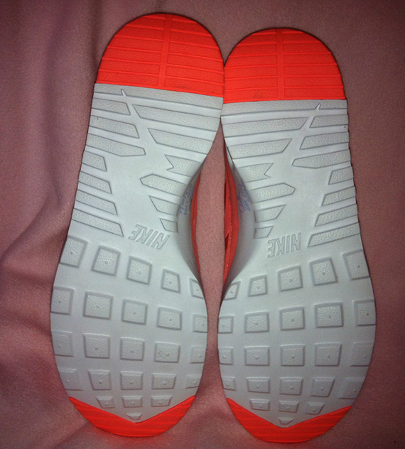 Nike Air Max Kin Atomic Pink White 3