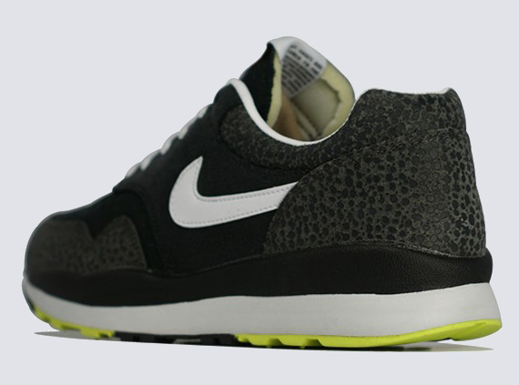 Nike Air Safari Vntg Black Night Stage Pure Platinum 1