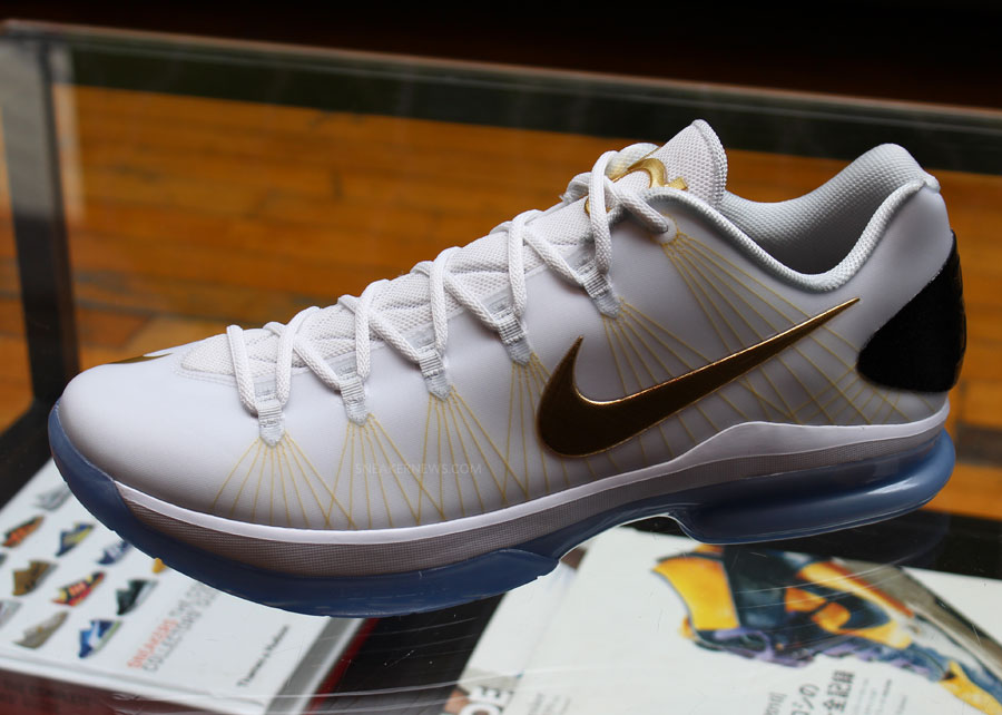 Nike Basketball Elite Series Gold Pack 7