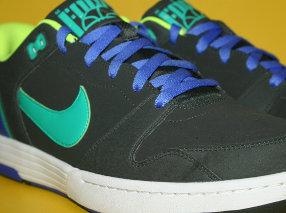 Nike Mach Force – Anthracite – Atomic Teal – Volt – White | Sample