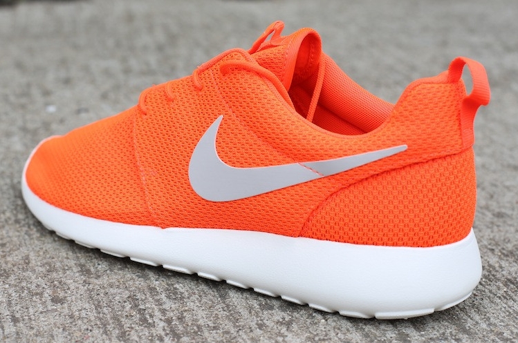 Nike Roshe Run Total Crimson 01