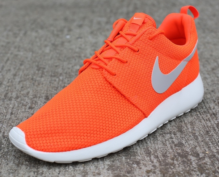 Nike Roshe Run Total Crimson 02