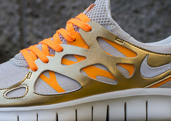 Nike WMNS Free Run+ 2 – Metallic Gold – Bright Citrus