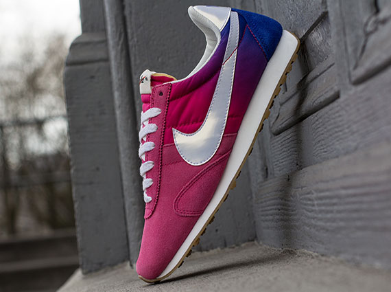 Nike WMNS Pre Montreal Racer "Gradient" - Pink Force - Hyper Blue