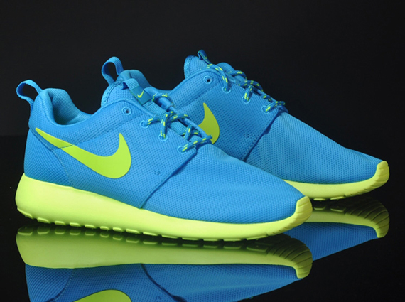 Nike WMNS Roshe Run - Blue Glow - Volt
