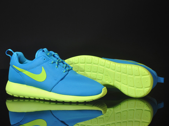 Nike Wmns Roshe Blue Volt 4