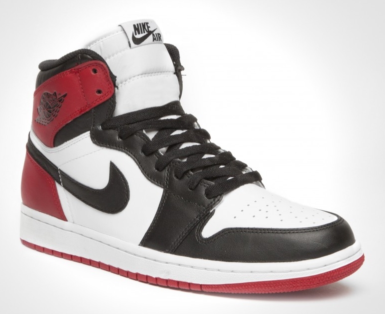 Air Jordan 1 Black Toe Arriving At Retailers 02