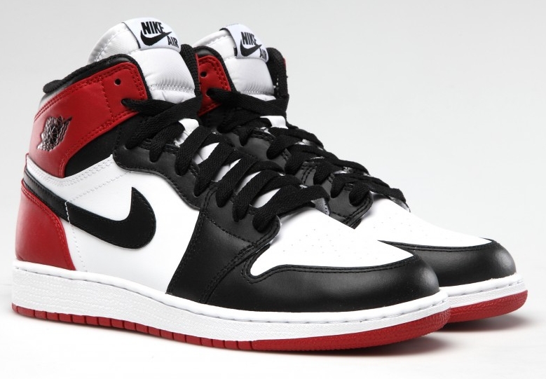 Air Jordan 1 Black Toe Arriving At Retailers 04