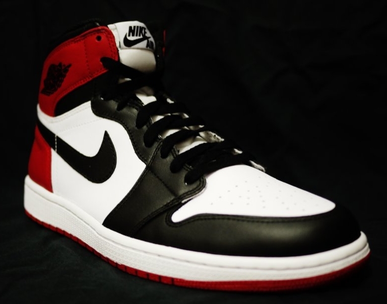 Black Toe Air Jordan 1 Retro High Og 05